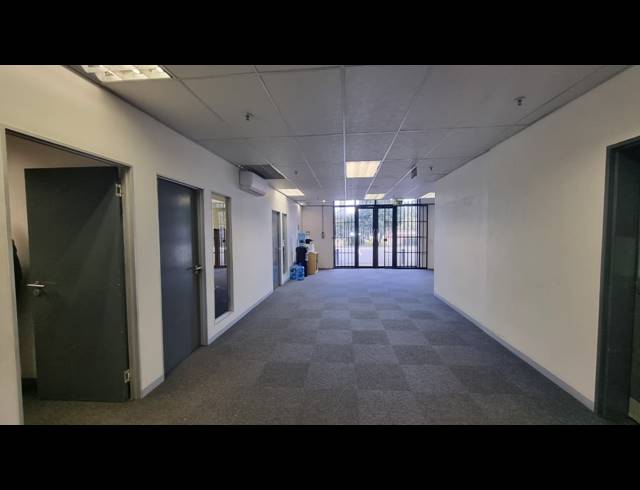 2,943M² WAREHOUSE TO LET IN POMONA